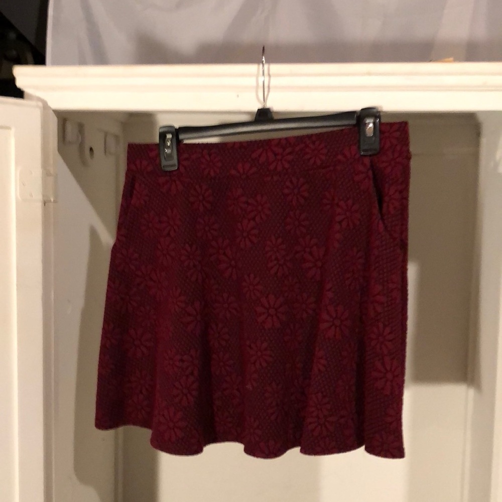 Maroon mini skirt with pockets